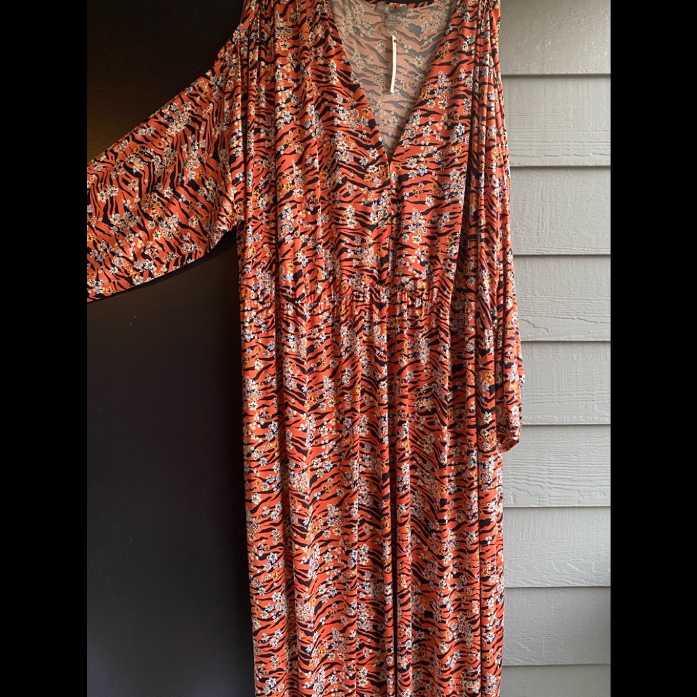 ASOS design Curve long sleeve animal print maxi!